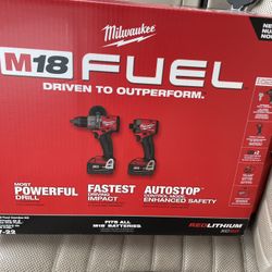 BRAND NEW MILWAUKEE DRILL SET