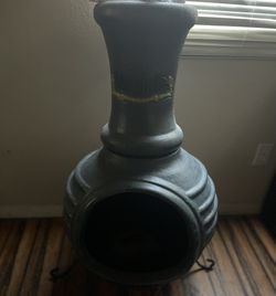 fire pit stand  never used just decoration 