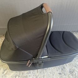MomCozy Change Go Bassinet 