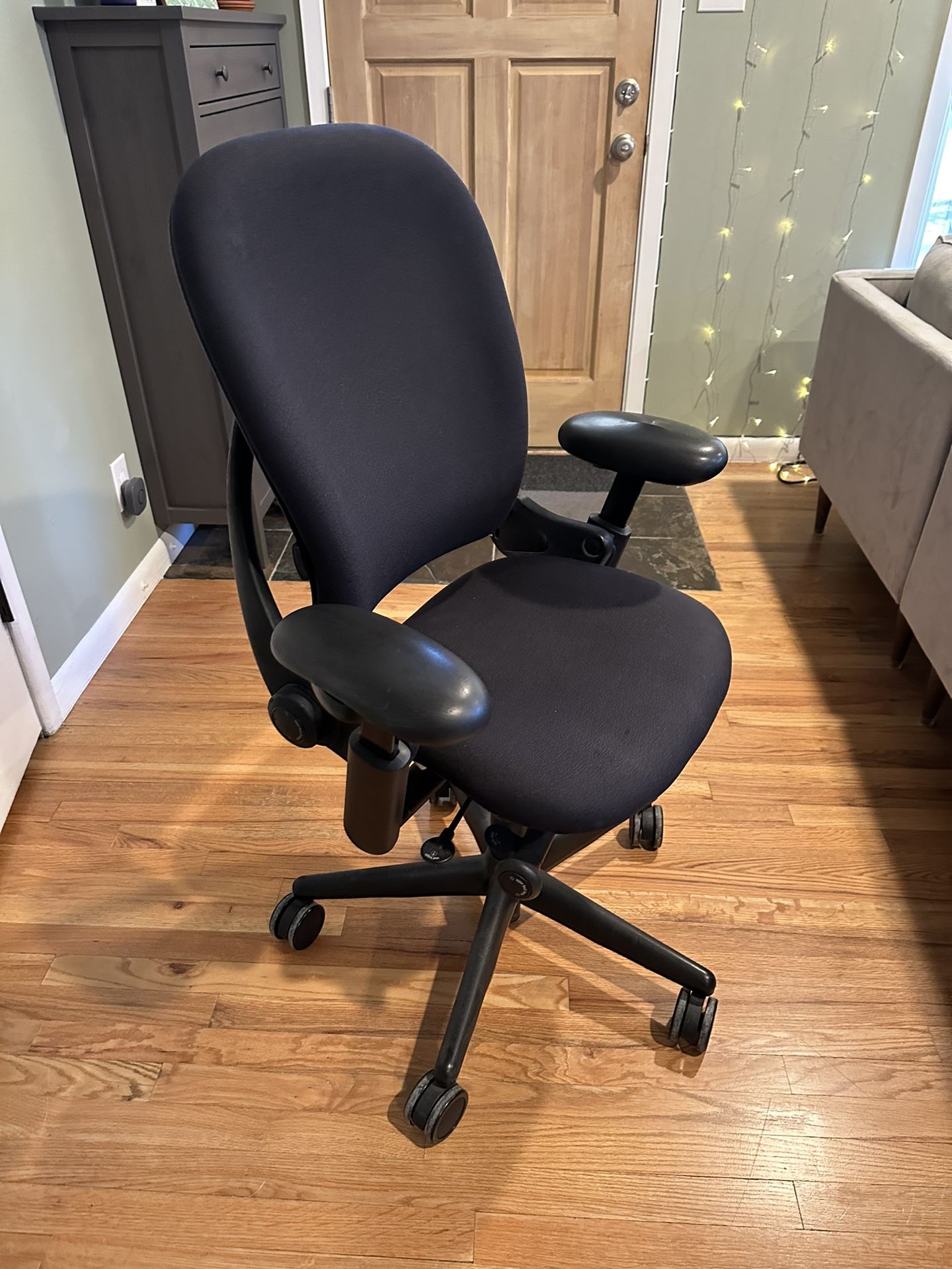 Free Rolling Desk Chair Used for Sale in Denver, CO OfferUp