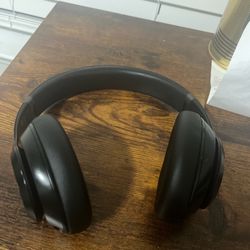 Black Beat Studio Pros Noice Cancellation 