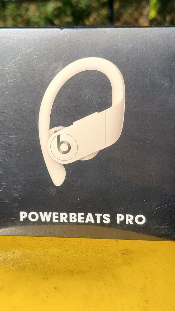 Powerbeats Pro White