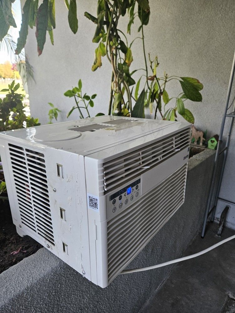 Danby 6000btu/hr Window AC
