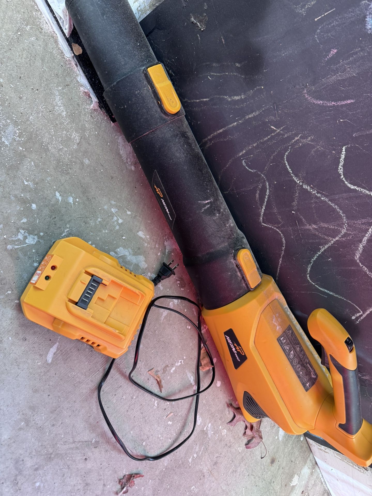 Cordless Leaf Blower