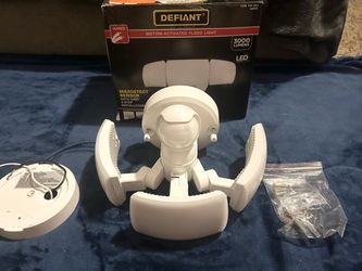 Defiant MaxDetect 240° White Motion Sensor Wired Outdoor 3-Head LED Security Flood Light 3000 Lumens
