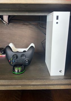 Xbox series S and 2 controllers and Charging dock