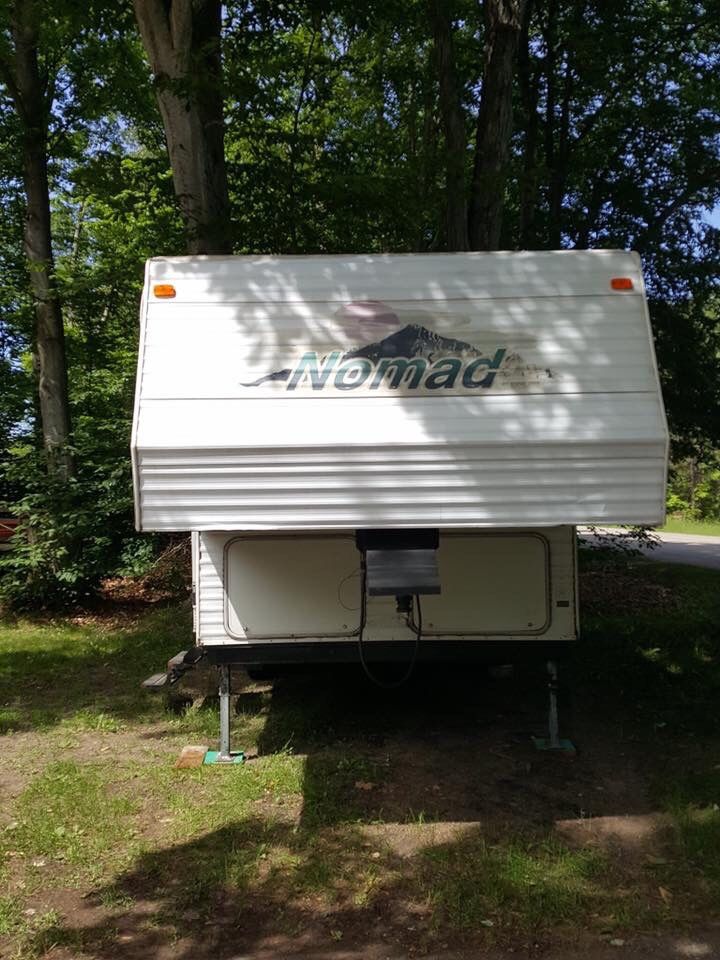 01 Nomad 5th Wheel