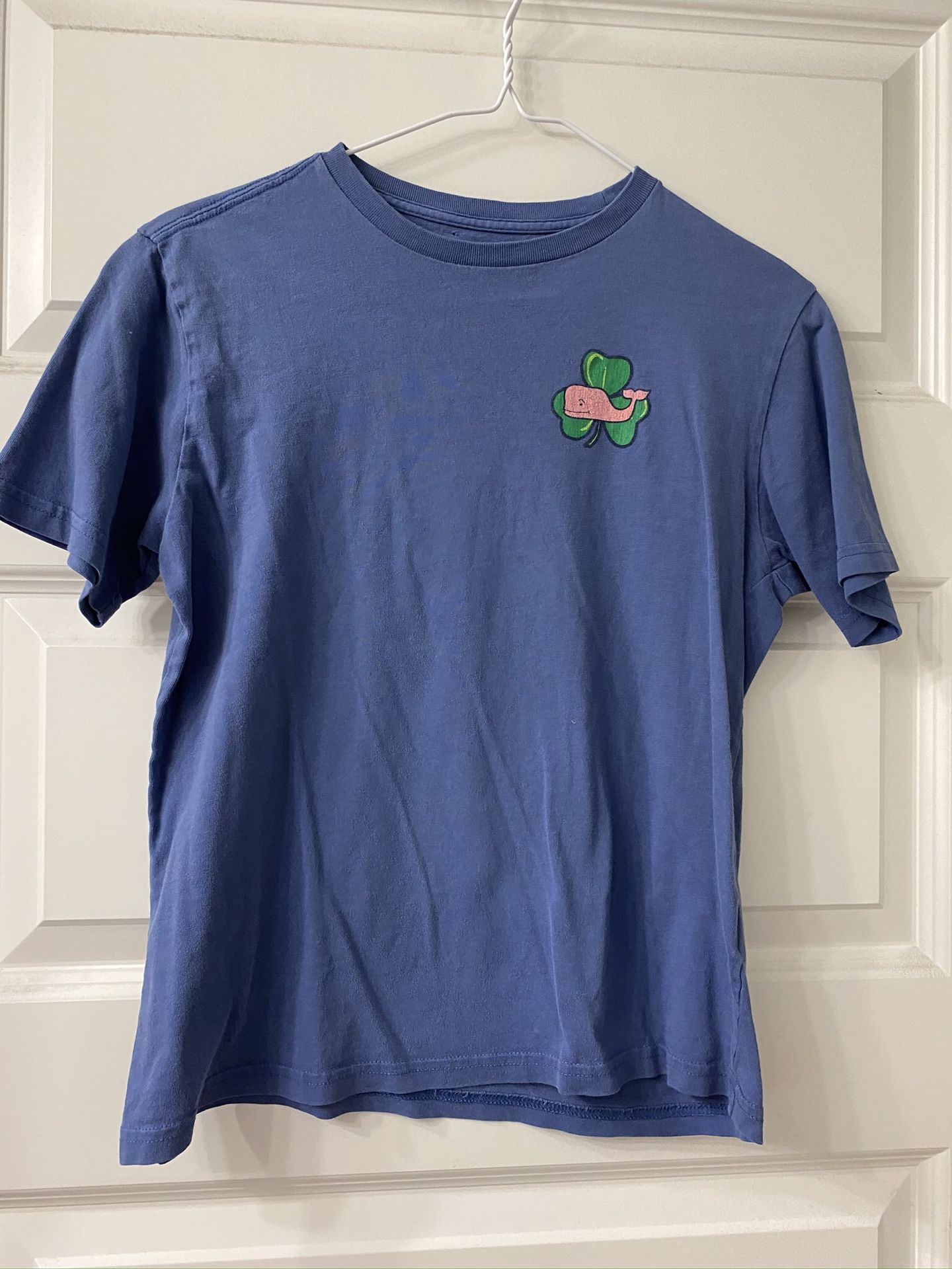 Child Vineyard Vines T-shirt. Size M