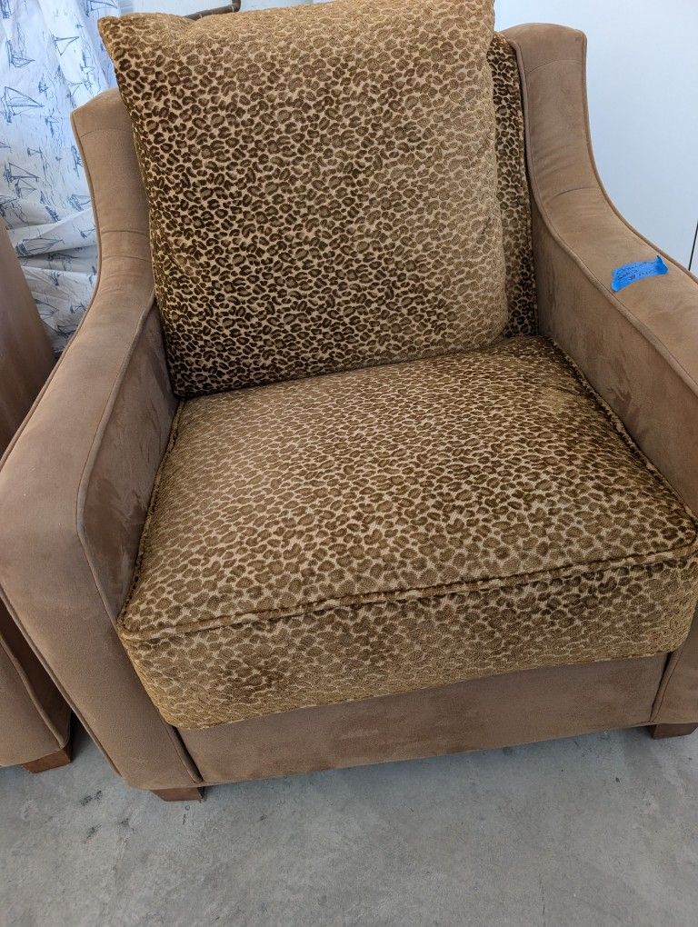 Brown chairs like new!