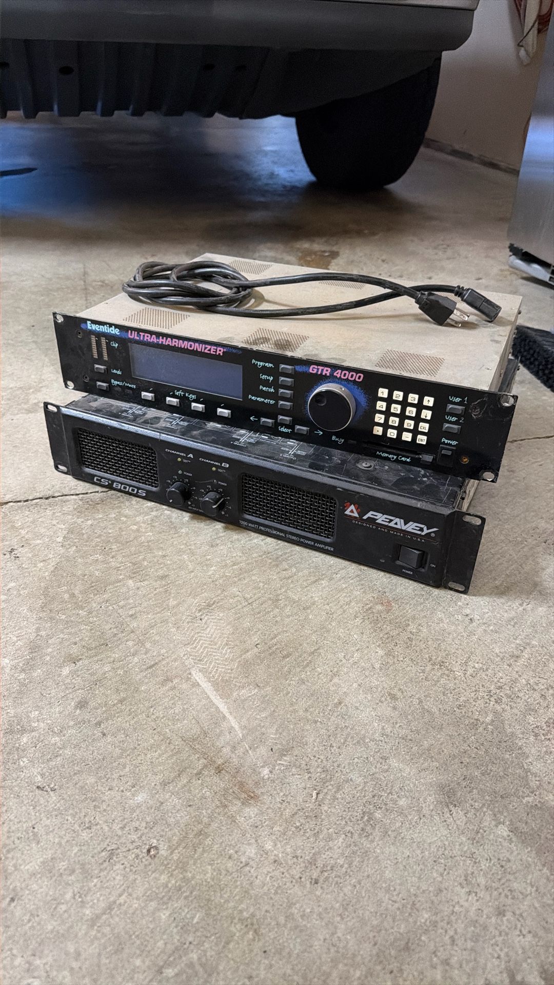 Old Guitar Rack Equipment