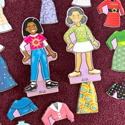 Magnetic Wooden Dolls Mia And Ava - 27 pc