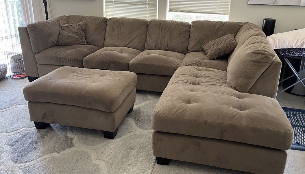 Immaculate Sectional W Matching Ottoman