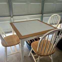 Cute Breakfast Table With 3 Chairs 