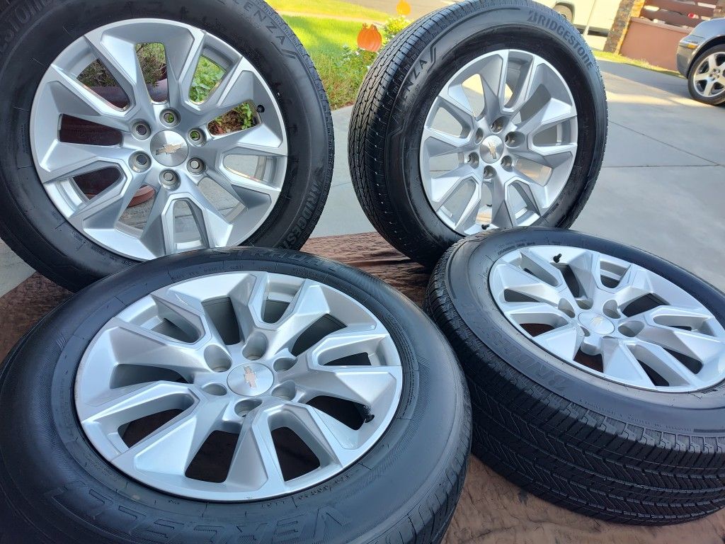 20" CHEVY WHEELS GOOD TIRES!!!! LOOK AT ALL PICTURES