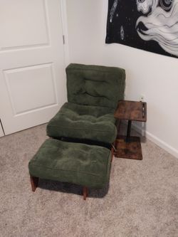 Green Lounge Chair