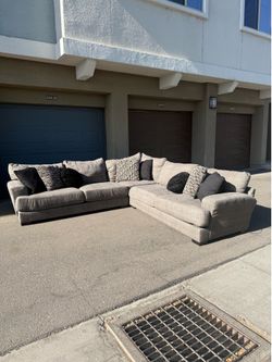 Barely Used Modern Sectional Couch - Excellent Condition