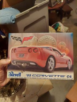 Revell 2005 corvette c6 1/25 scale model