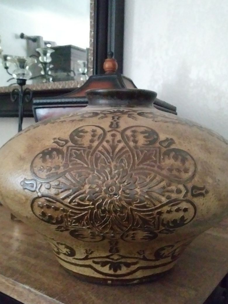 MUST GO ! Oval Vase