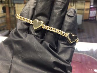 10k  gold chino 3D style heart ❤️❤️ bracelet size 7.5 available in stock ..