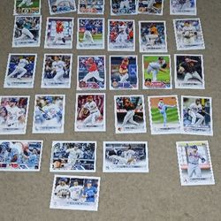 35 Topps Baseball Cards 