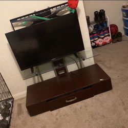 32 Inch TV With Stand