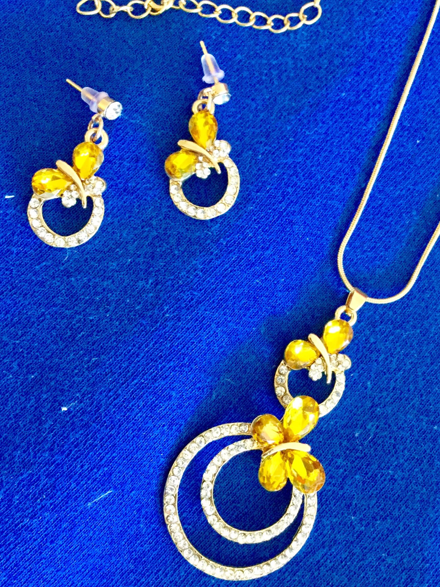 Assorted jewelry 🌿🌼🌿🌸🌿🌼🌿 Yellow butterfly necklace & earrings $25 / Sterling silver rings each $25 🌿🌼🌿🌸🌿🌼🌿