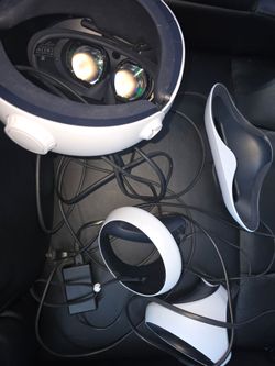 PSVR2 Headset/Controllers  with charging station
