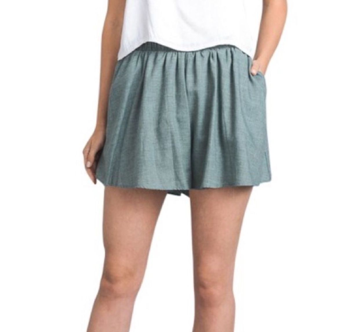 NEW Le Lis Sage Green Pull-On Flowy Shorts Size Medium 