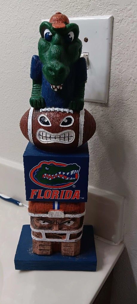 Gators Wooden University of Florida Tiki Totem Statue NCAA