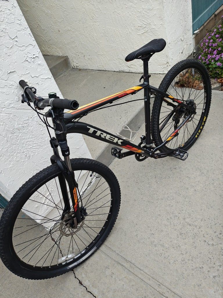 Trek 29er Marlin 5 Mountain Bike