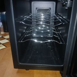 Westinghouse 6 Bottle Wine Cooler