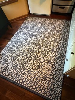 Small 5 x 7 rug in