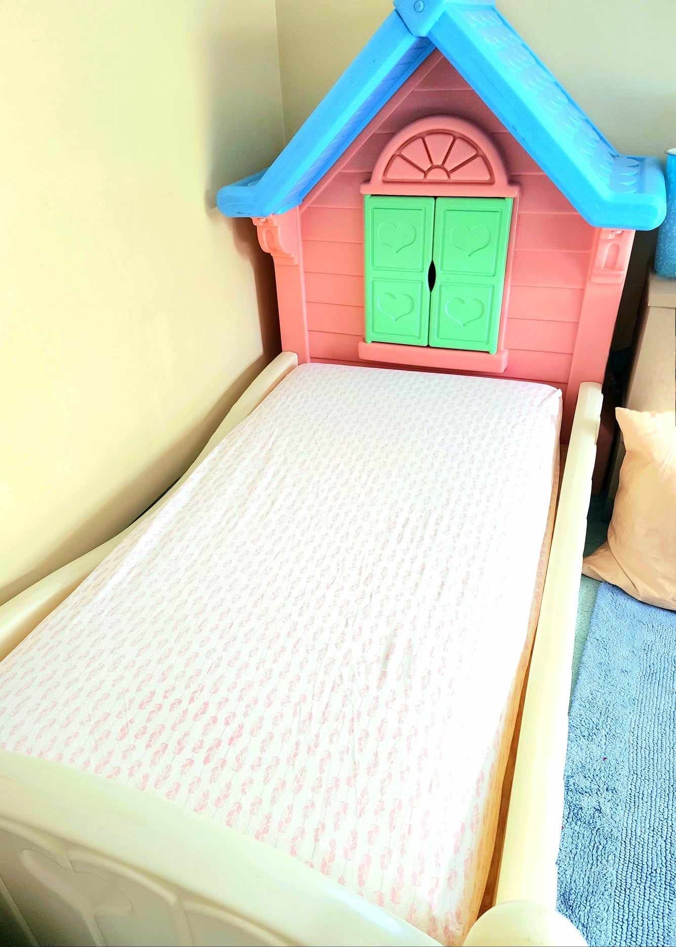 Little Tikes Princess Cottage Toddler Bed