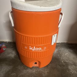 Igloo, 5 Gallon Water cooler
