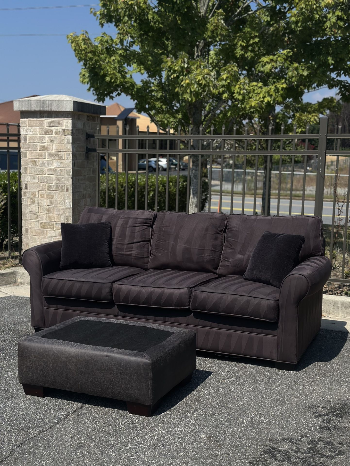 Free Delivery 🚚 Cindy Crawford Dark Grey sofa