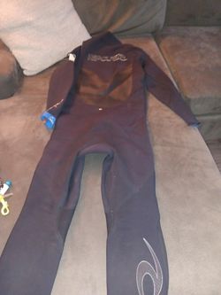 Pull over rip curl full suit in new condition size is in the pictures