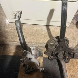 2005 Dodge Magnum spindle knuckles