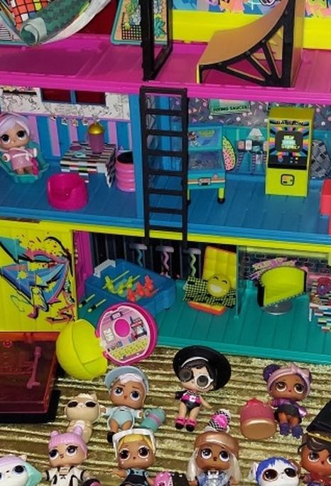 Lol Omg Clubhouse With Everything Pictured Included