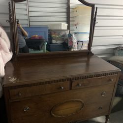 1930’s 4 Drawer Dresser With Mirror
