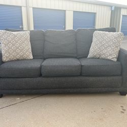 FREE DELIVERY 🚚🚛🚚 almost New Lazy Boy Couch