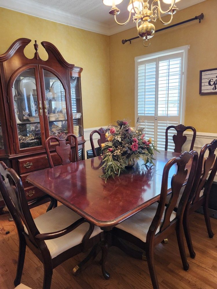 Dining Room Table and Chairs 