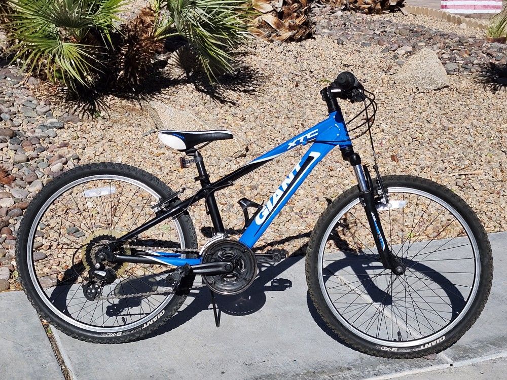 EXCELLENT CONDITION GIANT XTC 21 SPEED 24 INCH MOUNTAIN BIKE- SHIMANO EQUIPPED 
