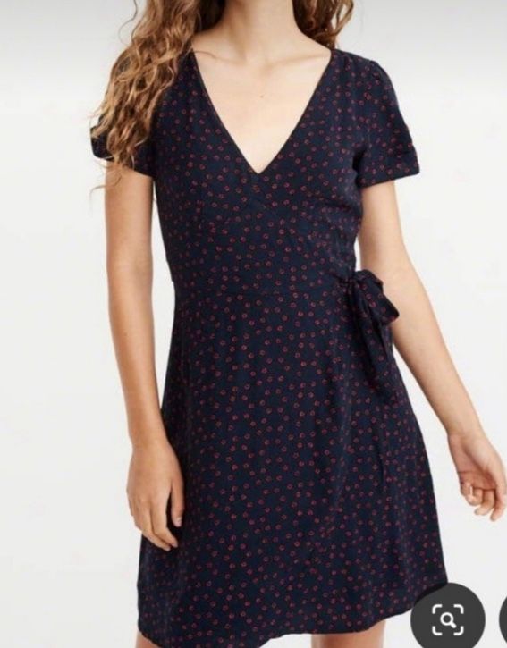 Abercrombie & Fitch woman’s Navy Faux Wrap Mini Dress Red Floral Size XSmall