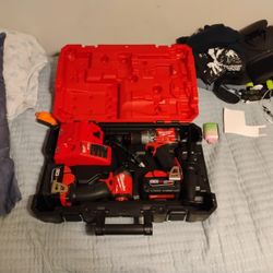 Milwaukee 18v Hammer Drill And Impact Drill Charger