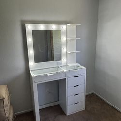 New 40in Makeup Vanity With Hollywood Mirror😍