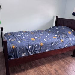 Pottery Barn Kids Twin Bed  And Bookshelves 