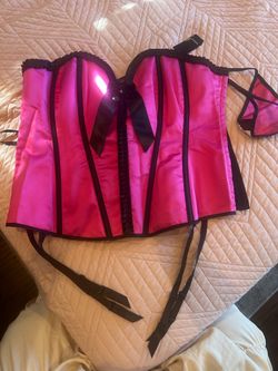 TORRID Pink corset NEW with thong. Size 40