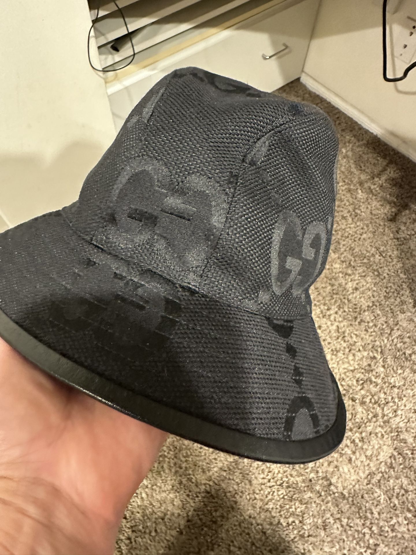 Authentic Gucci Bucket hat like new hardly used size small pick up only Highland