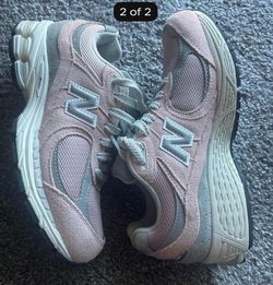 New Balance 990v3 sneakers in pink & gray size 6.5