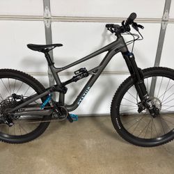 Specialized Status 160 Size S3 Mountain Bike
